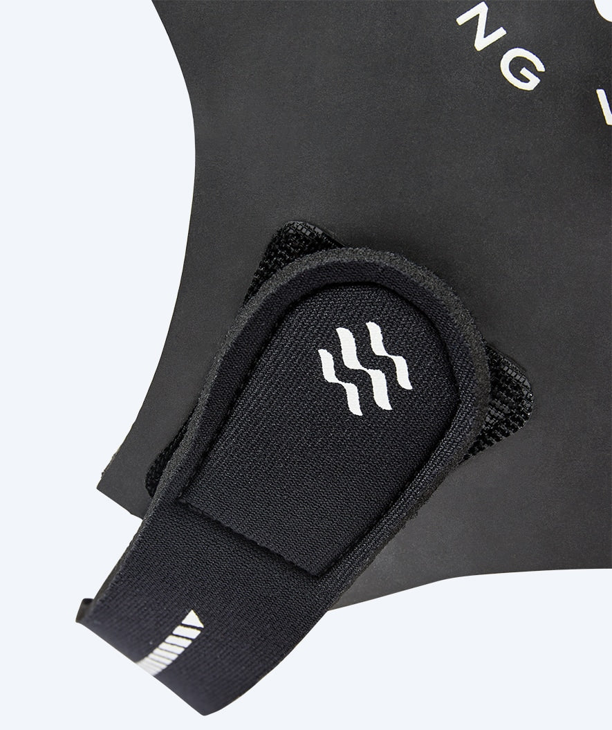 Watery neoprenhuva - Calder Pro (4mm) - Svart